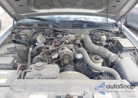 2000 Ford Crown Victoria Police Interceptor из США, поврежденный, VIN 2FAFP71W0YX183498